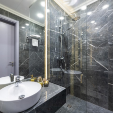 Frameless vs. Framed Shower Doors—Which One’s Better for Your Bathroom?